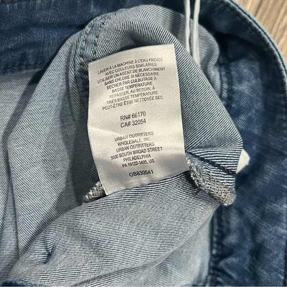 ❄️ 3/$30 Free People  Little Daisies Medium Wash Denim Button-Front Mini Skirt - Picture 5 of 6